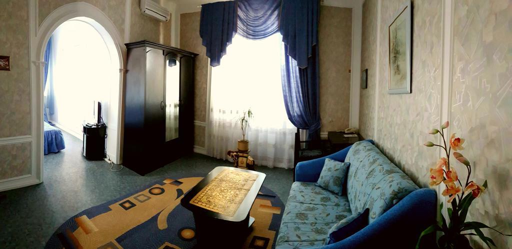 Versal Hotel Cherson Esterno foto